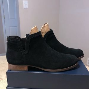 Kookaburra by Ugg Black Cheyanne Suede Bootie